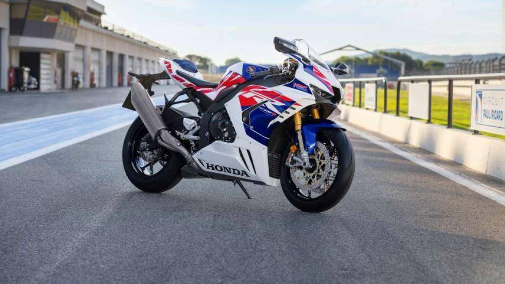 5. Honda CBR1000RR-R Fireblade SP 2022 (công suất tối đa: 215 mã lực).
