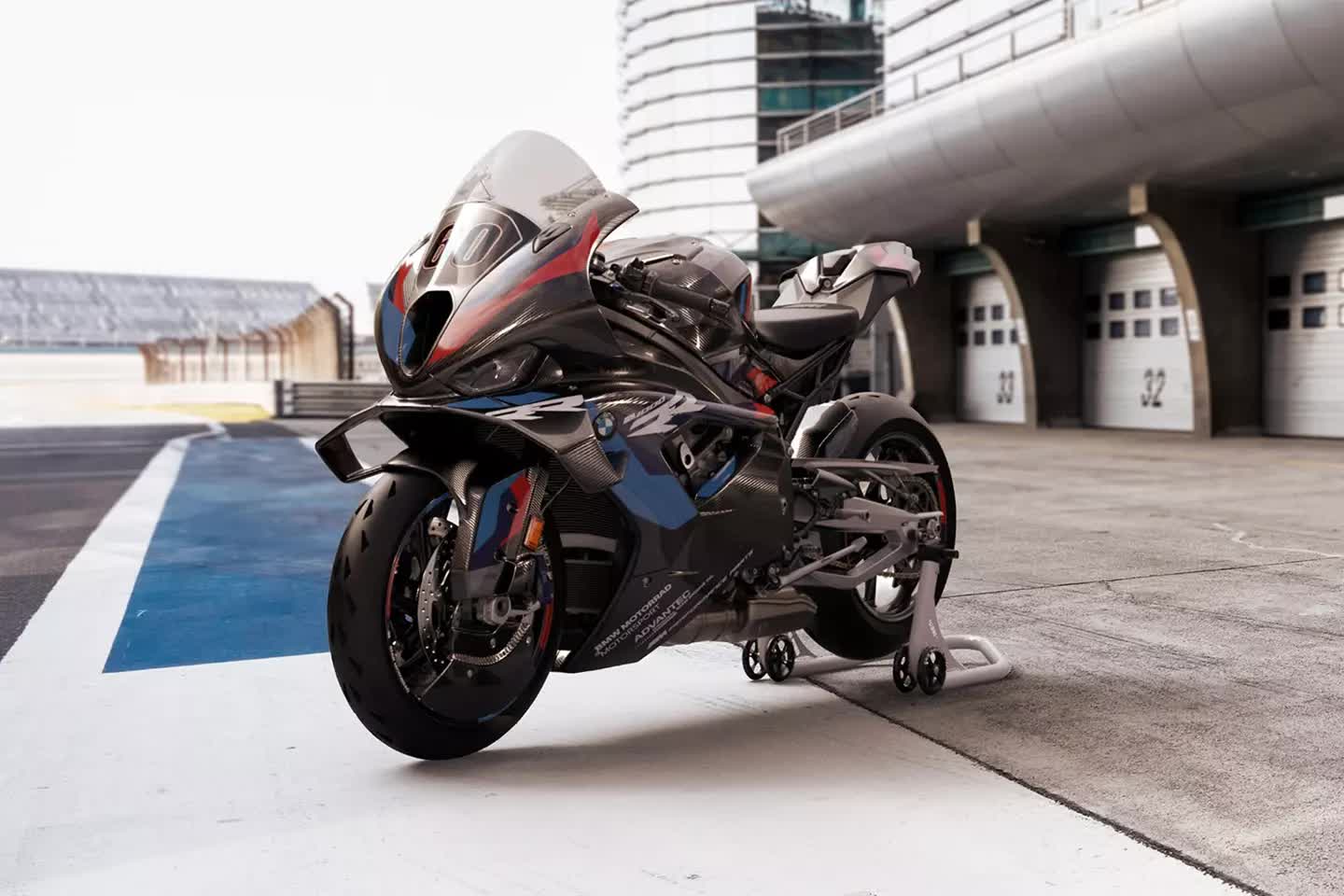 8. BMW S1000RR/M1000RR 2023 (công suất tối đa: 205 mã lực).