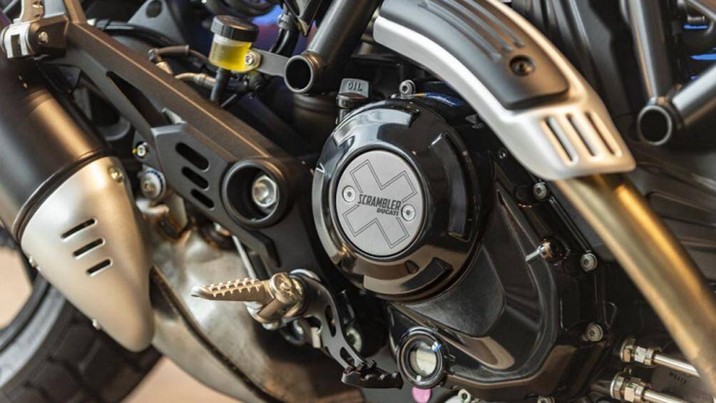 Động cơ Desmodue vốn luôn là điểm đặc biệt của Ducati Scrambler đã được tinh chỉnh, giúp xe nhẹ hơn khoảng 2,5 kg so với thế hệ trước.