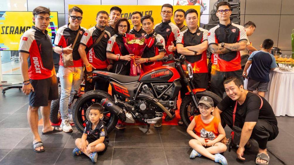 Một đĩa đơn đường kính 330 mm đã được gắn ở phía trước, kết hợp với cùm phanh Brembo. Ở phía sau, có là một đĩa 245 mm đi kèm một cùm phanh Brembo.