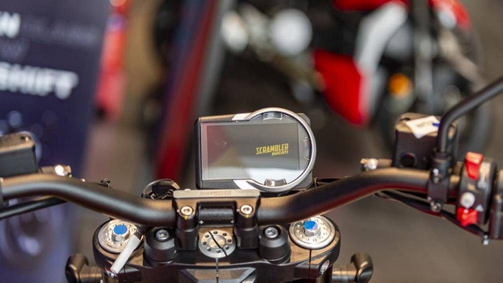 Thiết kế mới với cụm đồng hồ màn hình màu TFT 4,3 inch và HMI chuyên dụng làm cho Ducati Scrambler trở nên hiện đại hơn.