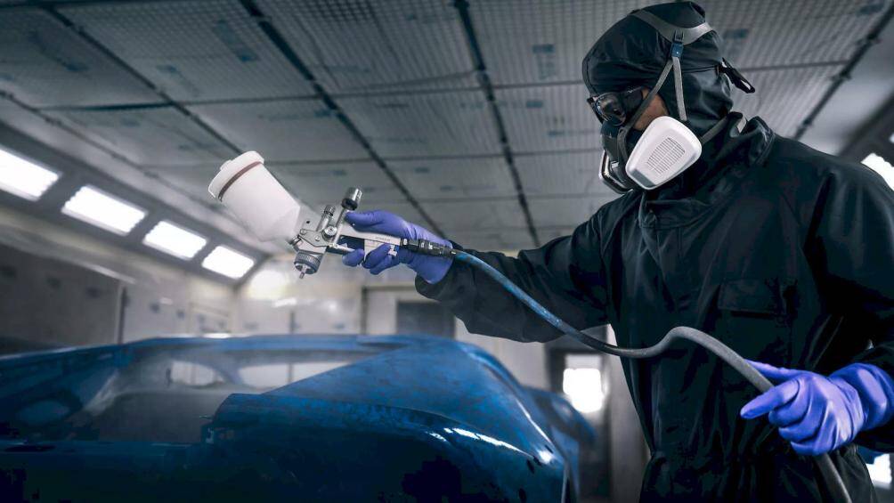 Cuối cùng là lớp sơn mang màu Blu Fedra tô điểm nốt những phần còn thiếu và hòa quyện với hai màu trước đó.