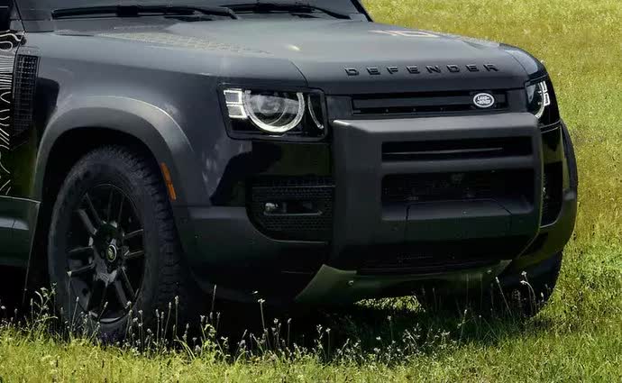 Khối động cơ 6 xi-lanh thẳng hàng, dung tích 3.0 lít tăng áp với công nghệ hybrid sản sinh công suất 395 mã lực và mô-men xoắn 550Nm.