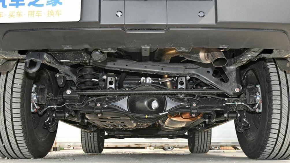 Theo công bố chính thức, Tank 300 2024 có hiệu suất nhiệt của động cơ đạt 38% và mô-men xoắn tối đa của hộp số là 750 Nm.