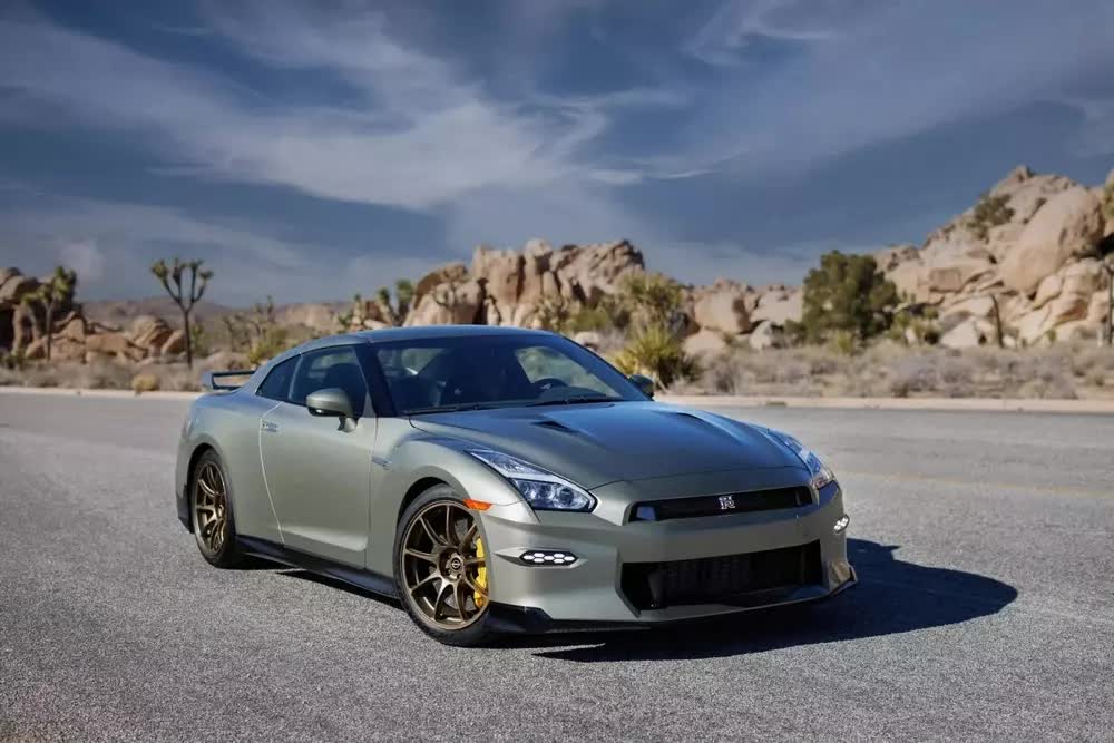 5. Nissan GT-R 2024 (122.885 USD).