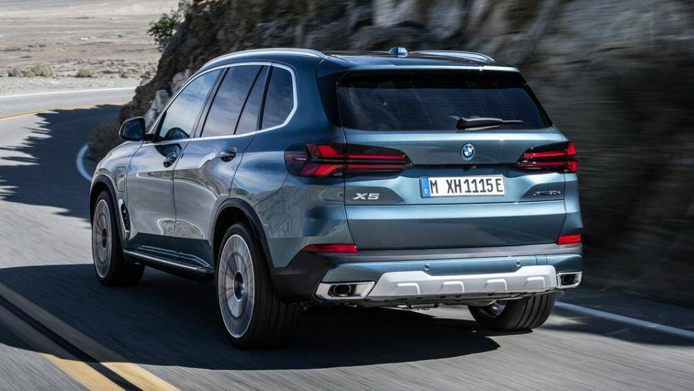 8. BMW X5 và X6 2024 (giá khởi điểm của X5: 65.200 USD, X6: 73.900 USD).