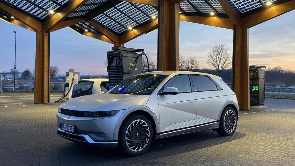 1. Hyundai Ioniq 5 2023 (giá khởi điểm: 41.450 USD).