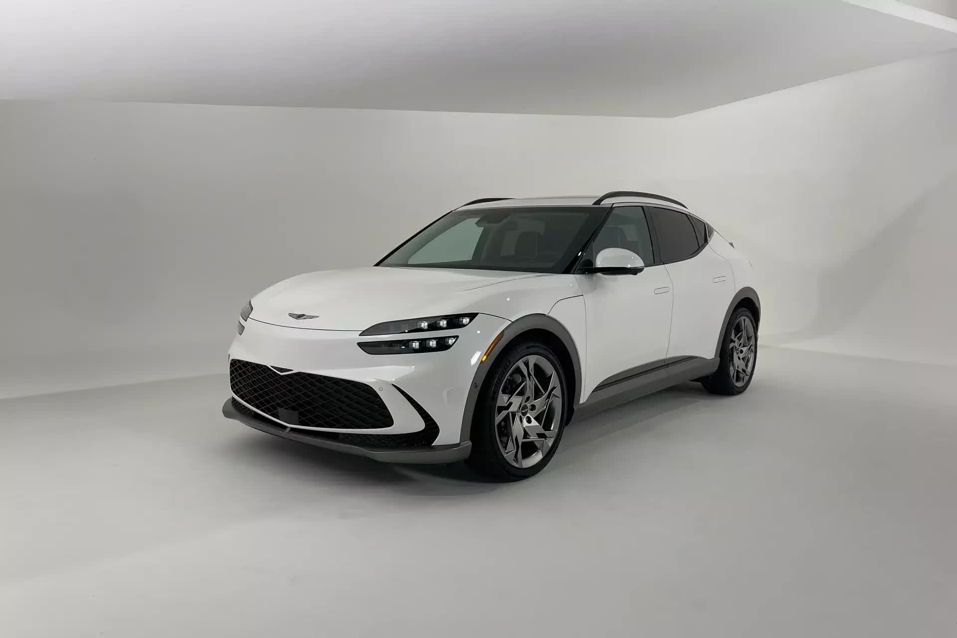 4. Genesis GV60 2023 (giá khởi điểm: 59.290 USD).