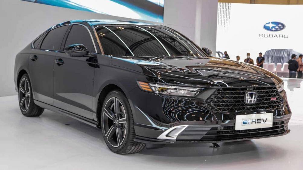 Honda Accord 2024 phiên bản tiêu chuẩn sẽ được trang bị động cơ xăng 4 xi-lanh, tăng áp, dung tích 1.5L tạo ra công suất tối đa 192 mã lực và mô-men xoắn cực đại 260 Nm.