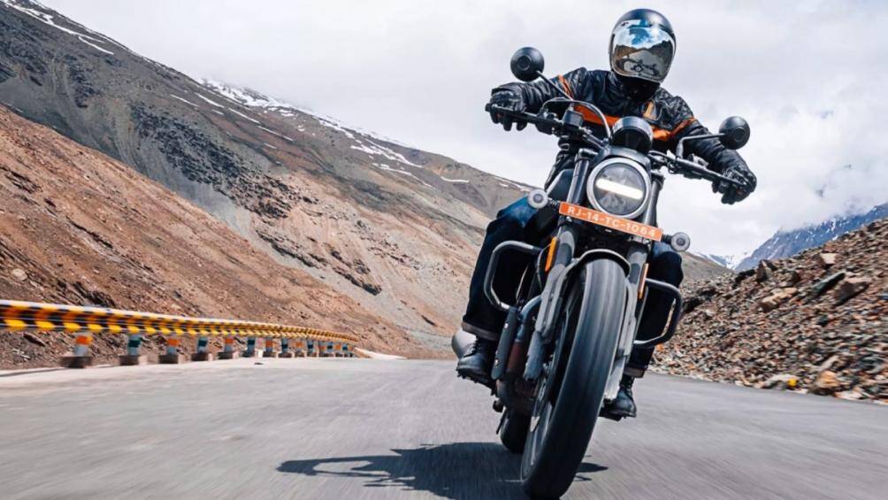 Về thiết kế, Harley-Davidson X440 mang phong cách tân cổ điển. Xe có một đèn pha cùng với hệ thống đồng hồ điều khiển đơn tròn.