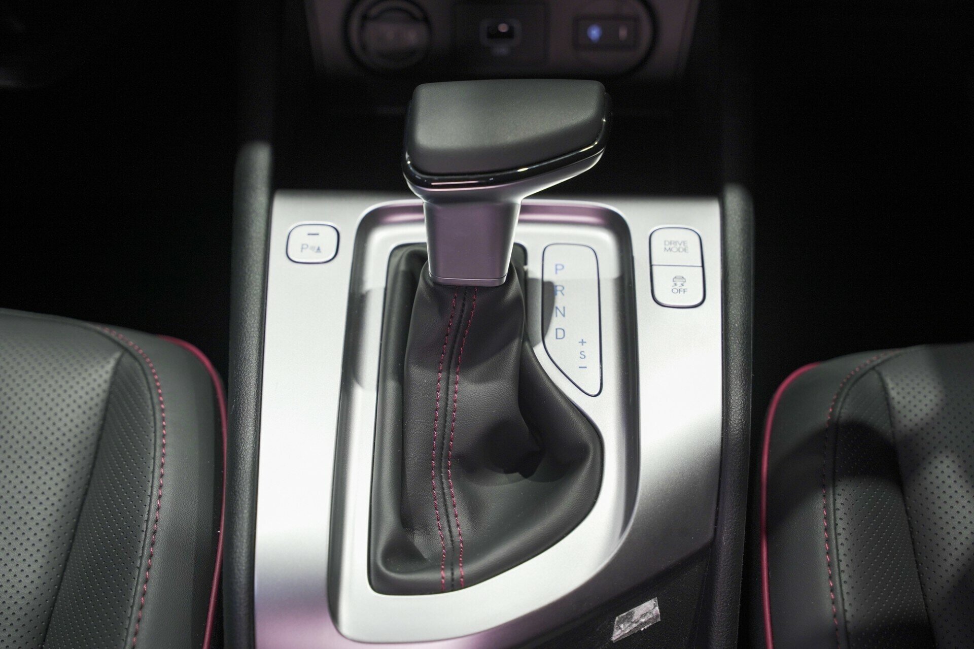 Hệ truyền động của Hyundai Stargazer X giữ nguyên so với bản MPV khi vẫn dùng loại 1.5L hút khí tự nhiên cho công suất 113 mã lực, mô-men xoắn 144 Nm.