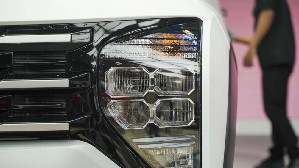 Giá bán lần lượt của hai phiên bản là 325,6 triệu Rupiah (514 triệu đồng) và 336,2 triệu Rupiah (531 triệu đồng).