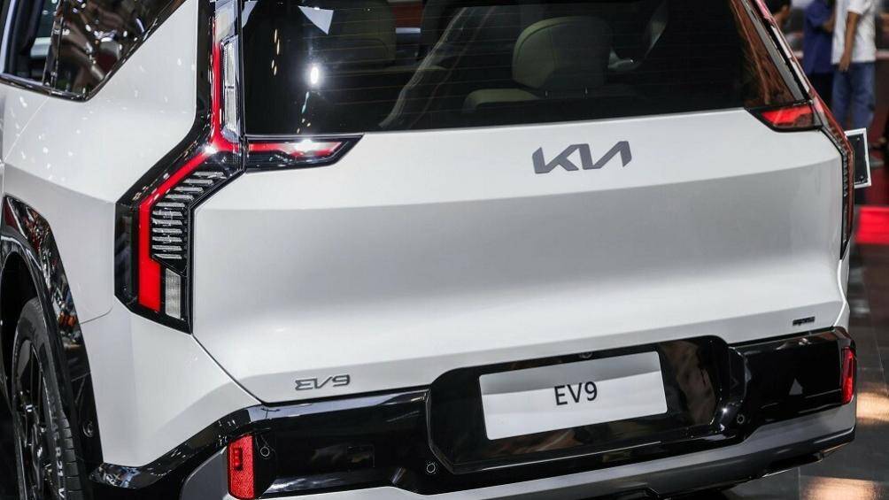 Hiện chưa rõ ngoài Indonesia, hãng Kia có kế hoạch giới thiệu EV9 ở những thị trường Đông Nam Á khác như Việt Nam hay không.