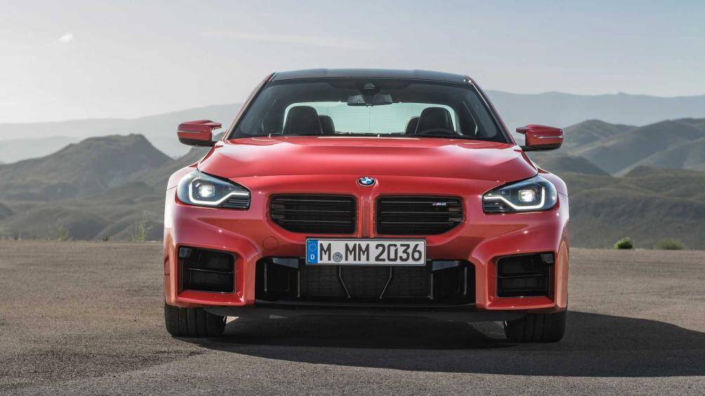 1. BMW M2 2023 (giá khởi điểm: 63.195 USD).