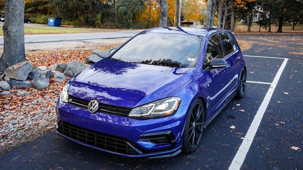 9. Volkswagen Golf R 2023 (giá khởi điểm: 45.835 USD).
