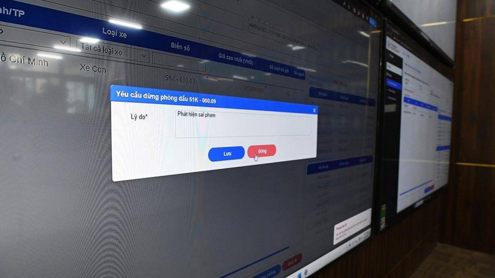 Khi phát hiện dấu hiệu bất thường, các giám sát viên sẽ yêu cầu dừng đấu giá.