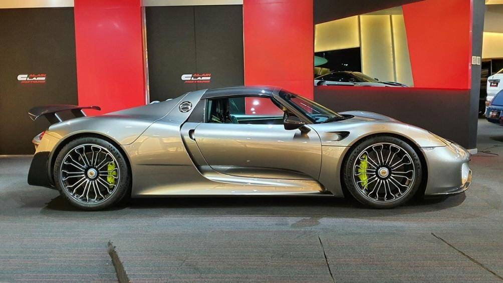 4. Porsche 918 Spyder (vận tốc tối đa: 344 km/h).