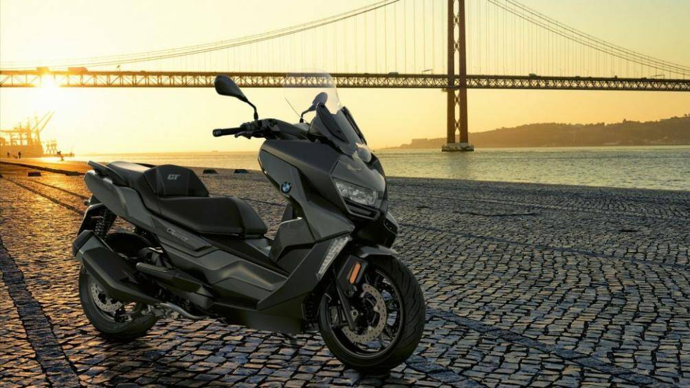 1. BMW C 400 GT 2023 (giá: 8,295 USD).