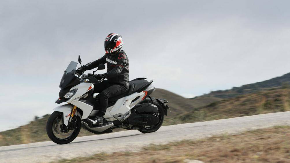 4. Peugeot XP400 2023 (giá: 7,995 USD).