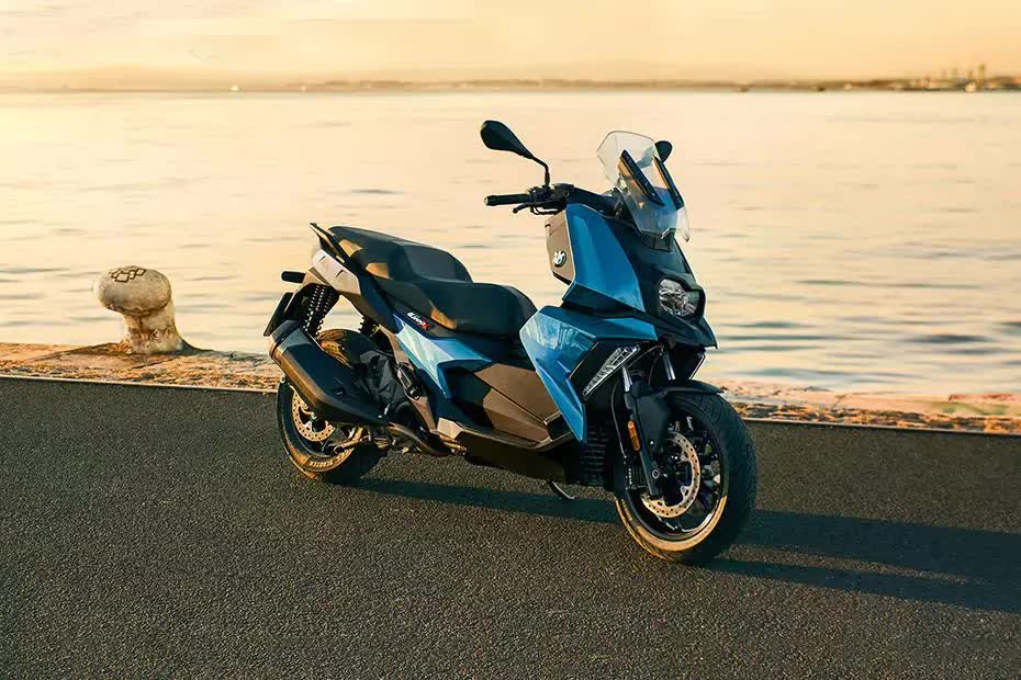 7. BMW C 400 X 2023 (giá: 7,490 USD).