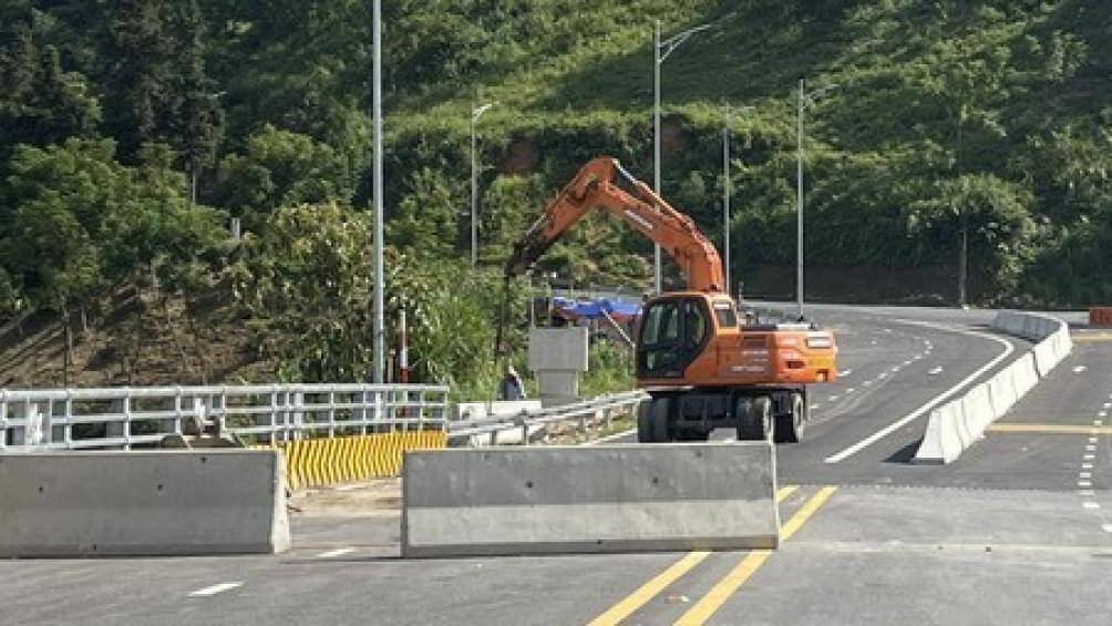 Từ 15h ngày 22/8, Công ty cổ phần Đầu tư BOT Lào Cai - Sa Pa mở lối đưa vào vận hành thử nghiệm cầu Móng Sến.