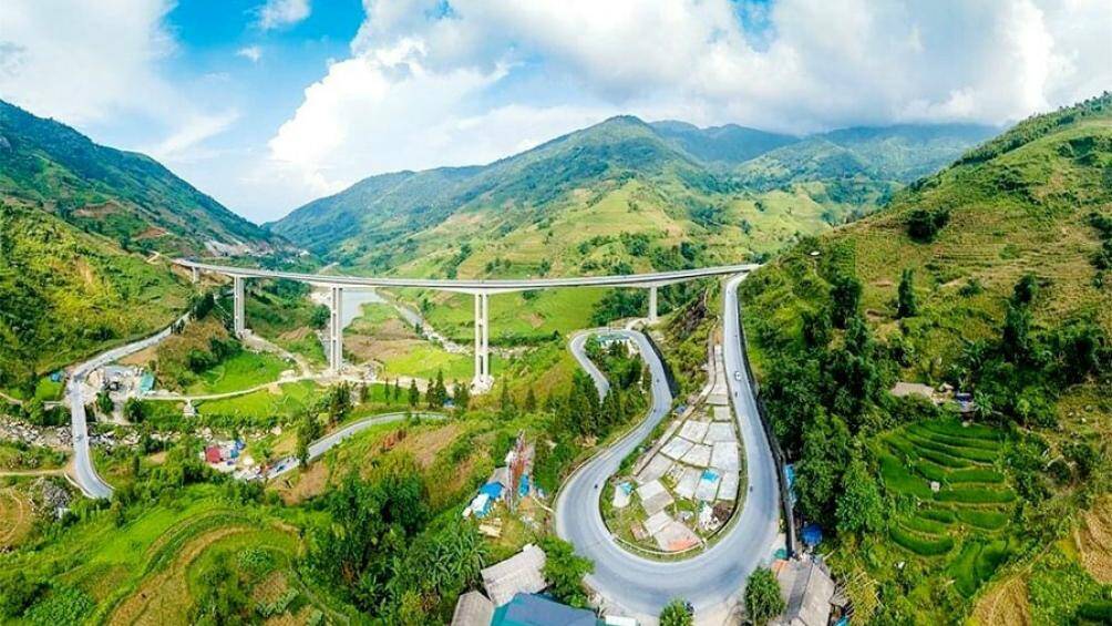 Công ty Cổ phần Đầu tư BOT Lào Cai - Sa Pa đưa vào vận hành thử nghiệm cầu Móng Sến - cầu cạn có trụ cao nhất Việt Nam.