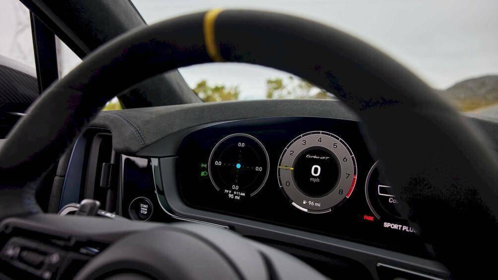 Cao cấp nhất là chiếc Porsche Cayenne Turbo GT với động cơ xăng V8 dung tích 4.0L tăng áp kép, có công suất tới 649 mã lực.