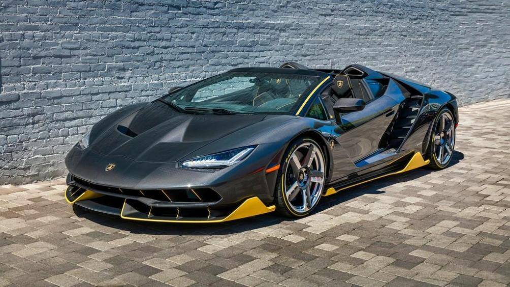 4. Lamborghini Centenario (vận tốc tối đa: 349 km/h).