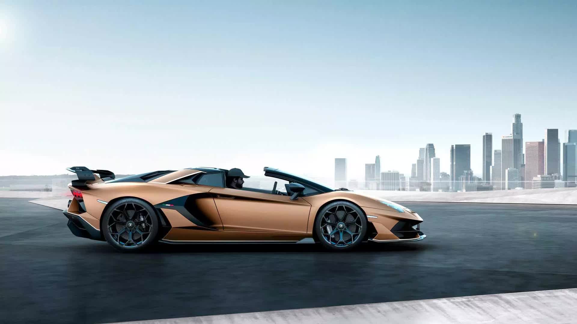 5. Lamborghini Aventador SVJ Roadster (vận tốc tối đa: 349 km/h).