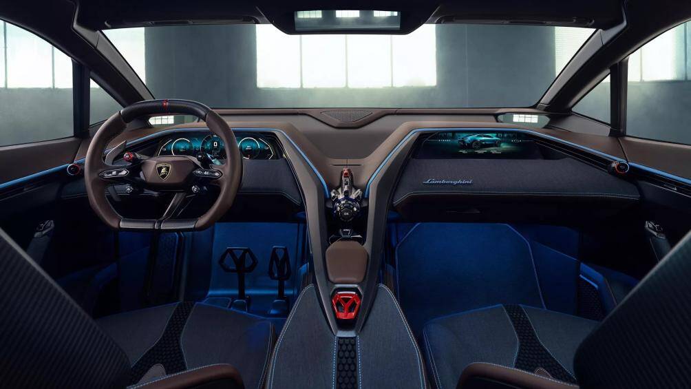 Điểm nhấn nội thất là bảng điều khiển phía sau vô lăng và trước ghế phụ, việc tách ra khiến chiếc xe trở nên tương lai hơn.