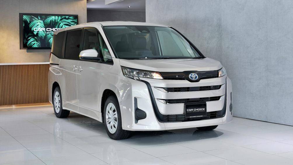 9. Toyota Noah (doanh số: 60.225 chiếc, tăng 110,2%).