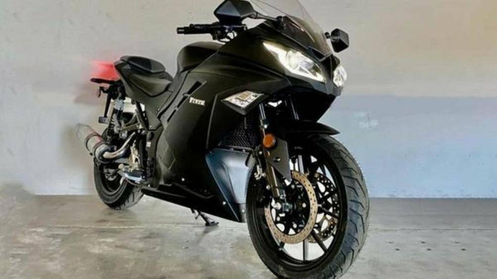 Thương hiệu xe mô tô Trung Quốc Venom vừa trình làng mẫu xe tay ga mang kiểu dáng Sportbike lạ mắt.