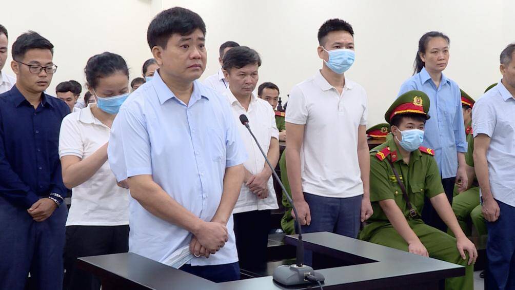 Ngoài vụ án thứ tư này, ông Nguyễn Đức Chung đang chấp hành bản án 12 năm tù sau ba phiên tòa phúc thẩm của ba vụ án trước đó.