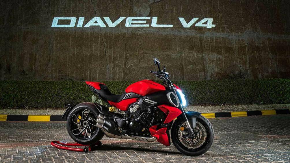 1. Ducati Diavel V4 2023 (giá: 26.695 USD).