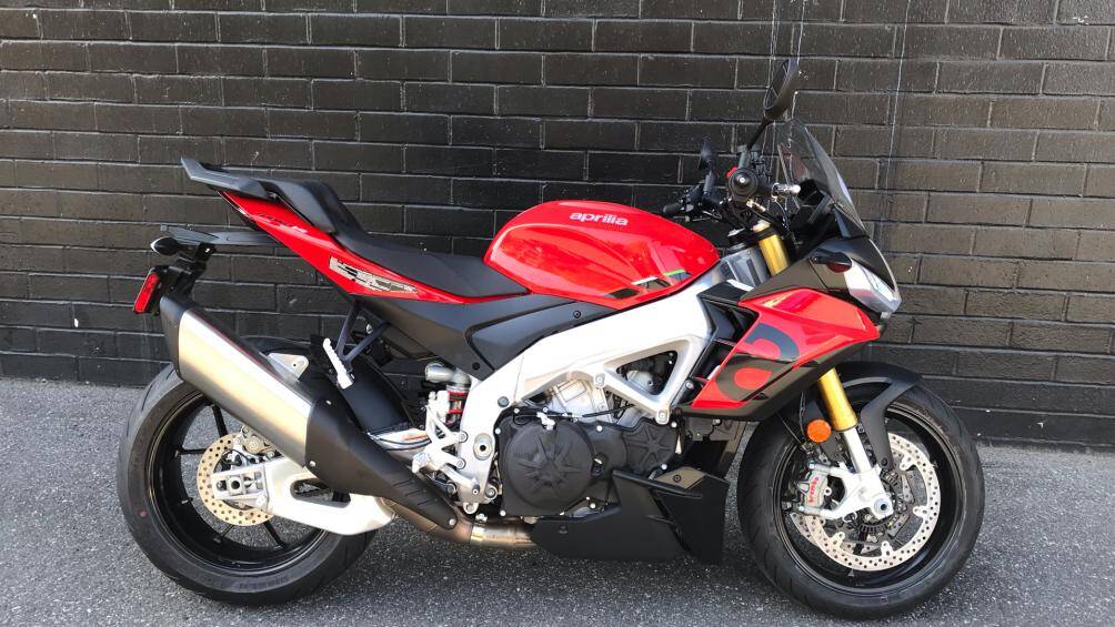 9. Aprilia Tuono V4 2023 (giá: 16.199 USD).