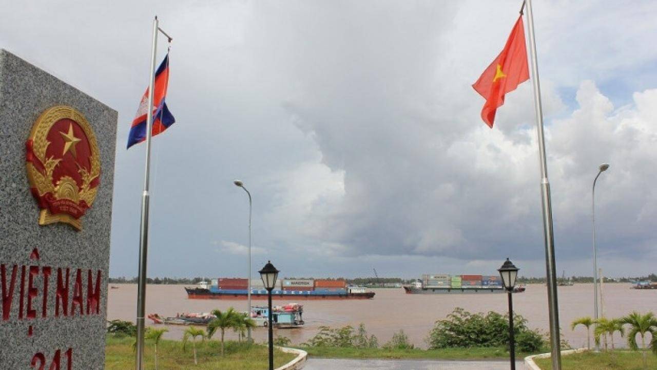 Quy định mới về hoạt động phương tiện thủy giữa Việt Nam - Campuchia