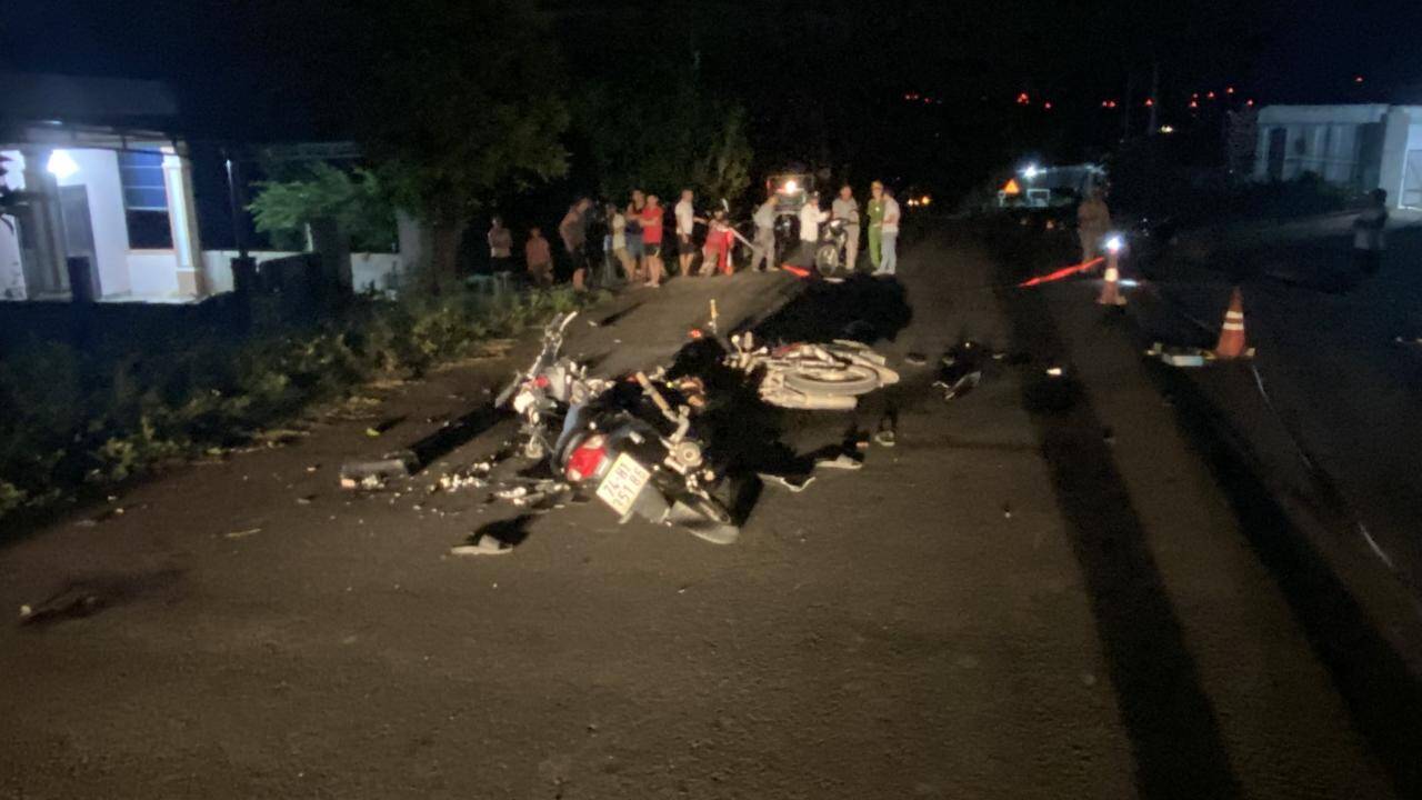Xe máy tông nhau ở Quảng Trị, 1 người chết, 4 người bị thương