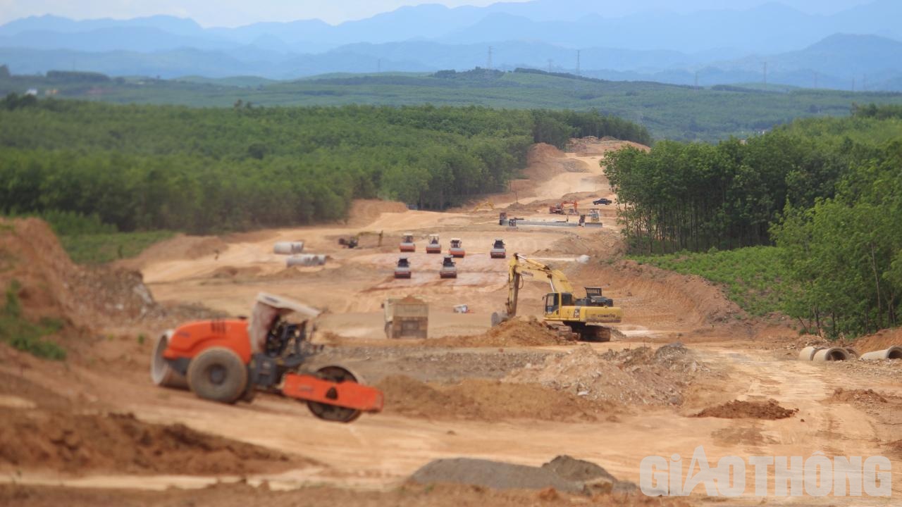Quảng Trị giao 5 mỏ đất cho nhà thầu thi công cao tốc Vạn Ninh - Cam Lộ
