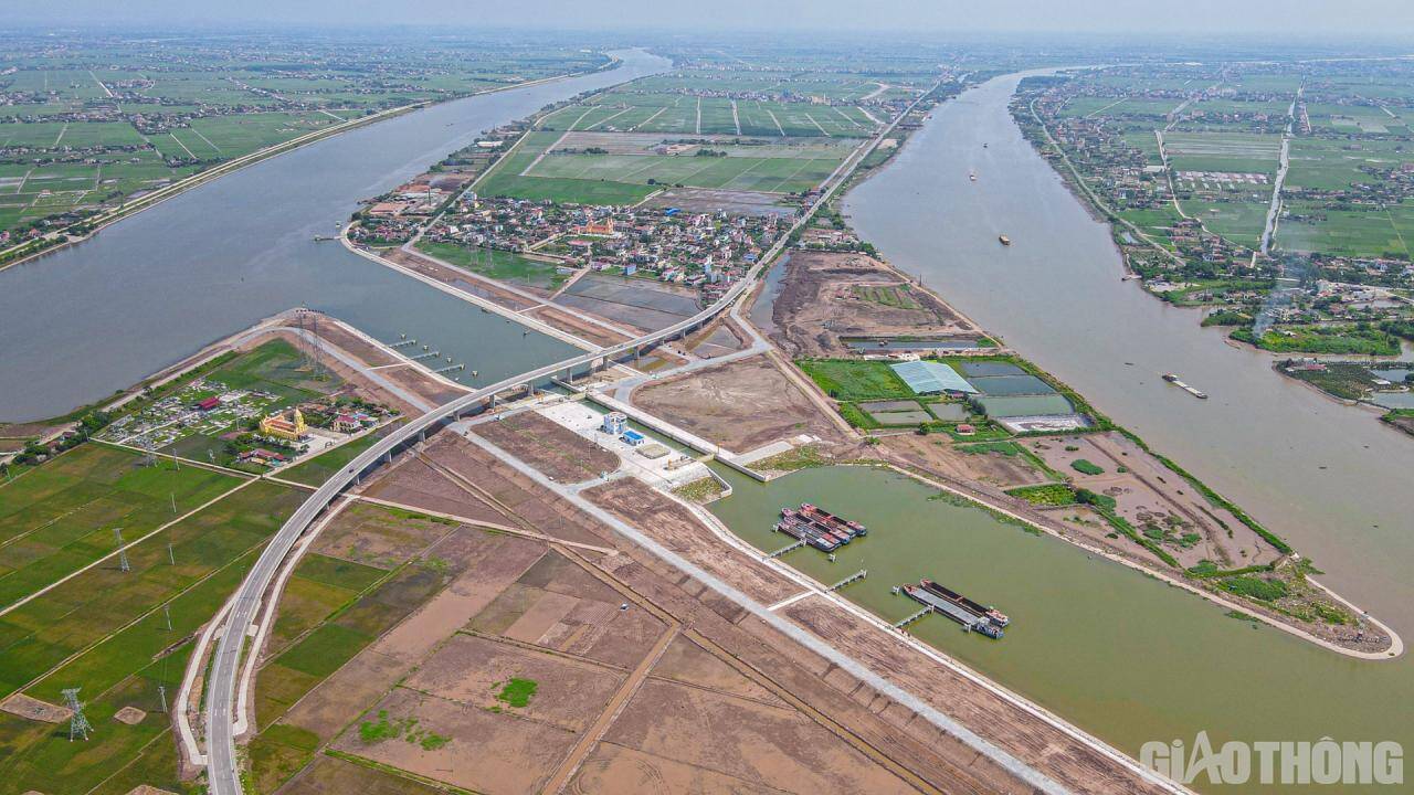 Chính thức vận hành kênh đào 2.300 tỷ nối sông Đáy - Ninh Cơ
