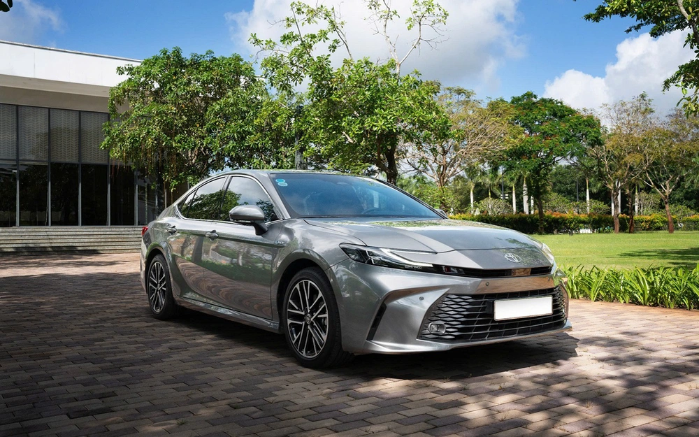 Toyota bất ngờ giảm giá xe hybrid tại Việt Nam