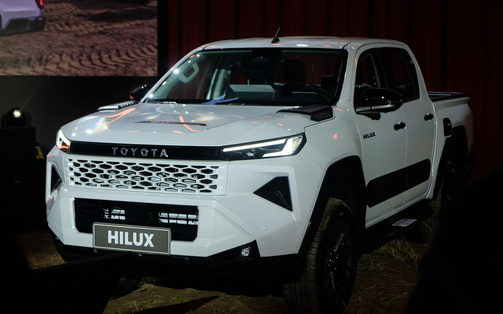 Toyota Hilux hoàn toàn mới, giá từ 632 triệu đồng