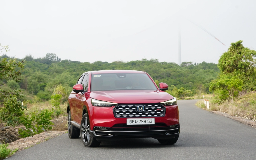 Honda HR-V e:HEV RS giảm giá, còn 34 triệu đồng