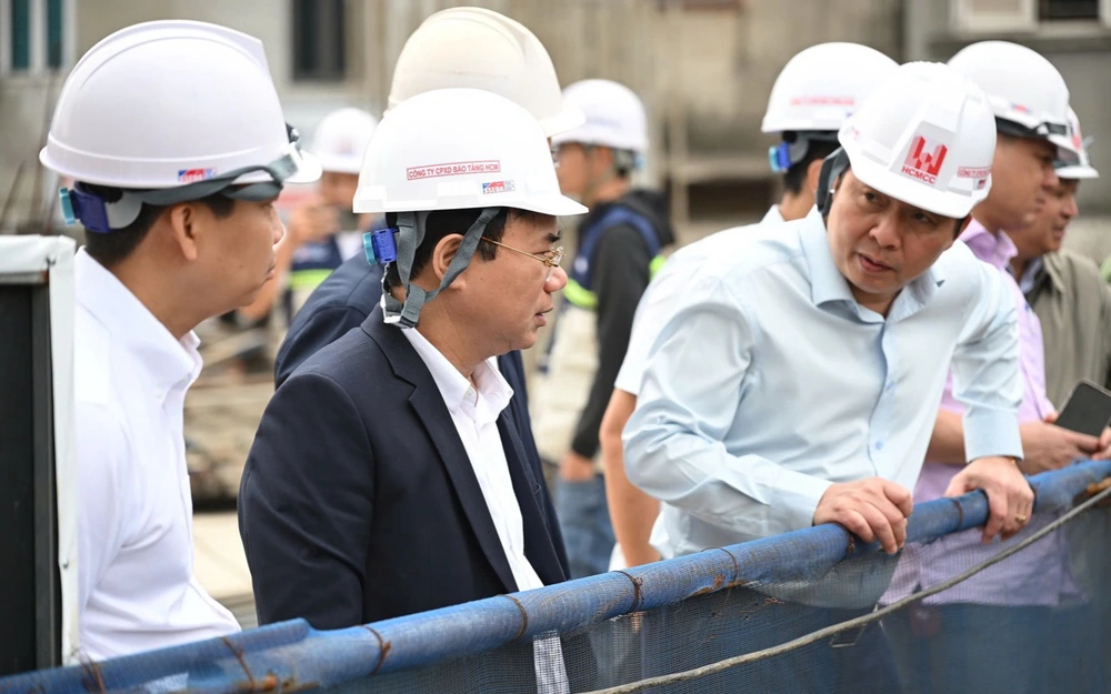 Thứ trưởng Nguyễn Văn Sinh kiểm tra tiến độ 6 dự án nhà ở xã hội tại Hà Nội