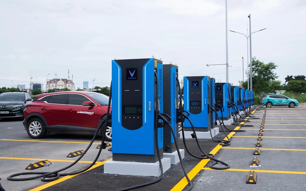 Việt Nam sắp có hệ thống trạm sạc siêu nhanh, phục vụ 100 xe cùng lúc