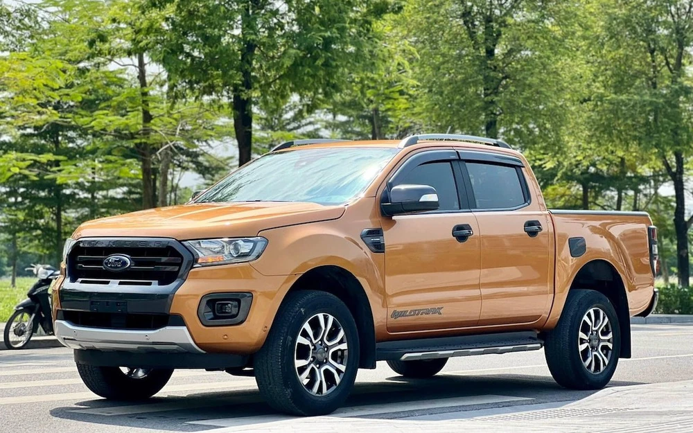 Xe bán tải cũ vắng khách sau tranh cãi về việc hạn chế lưu thông