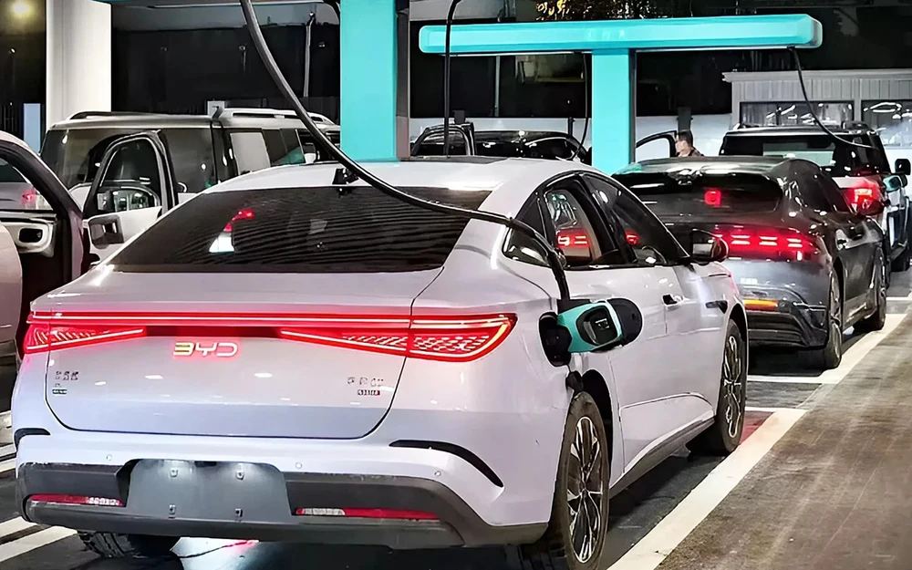 BYD ra mắt pin sạc siêu nhanh, ngang thời gian đổ xăng