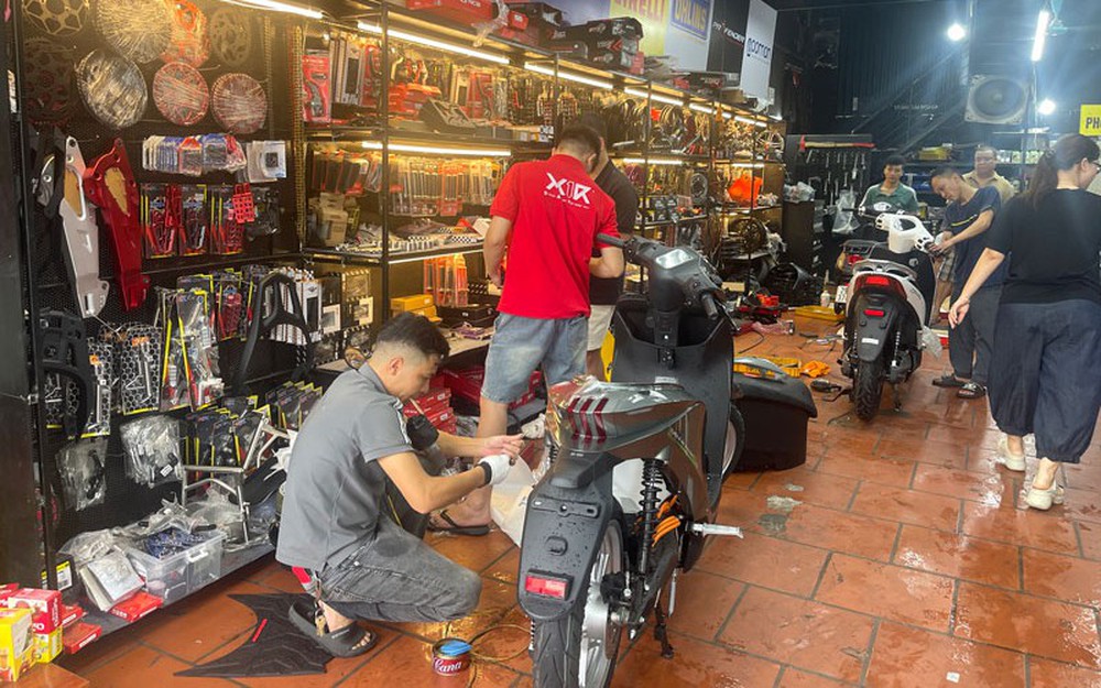 Mối nguy từ dịch vụ "độ" xe máy điện