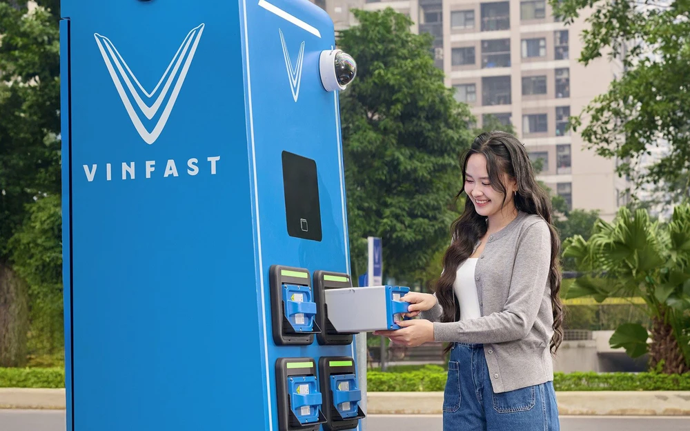 V-Green sẽ triển khai 6 nghìn tủ đổi pin tại các điểm giao dịch của VNPT 