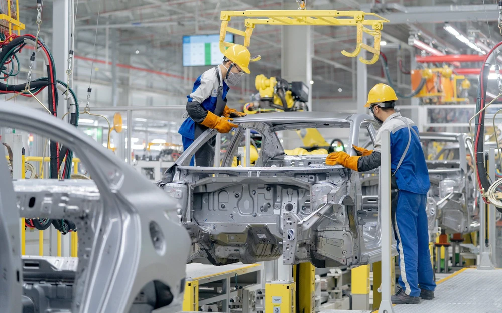 Sản lượng ô tô lắp ráp áp đảo xe nhập khẩu