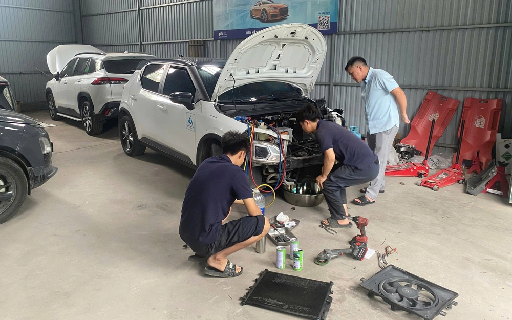 Garage ô tô loay hoay trước làn sóng xe điện